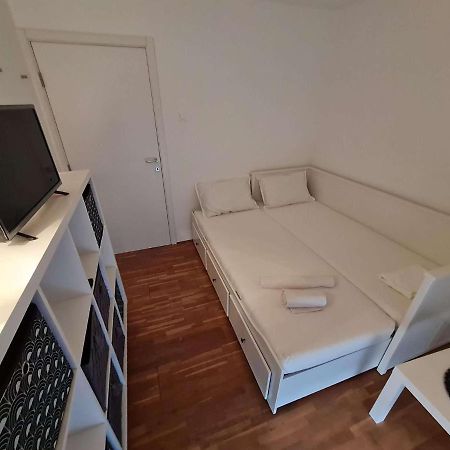 Apartmani Lovre I Zara Екстер'єр фото