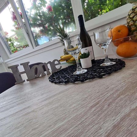 Apartmani Lovre I Zara Екстер'єр фото