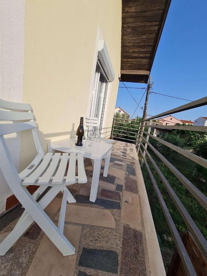 Apartmani Lovre I Zara Екстер'єр фото