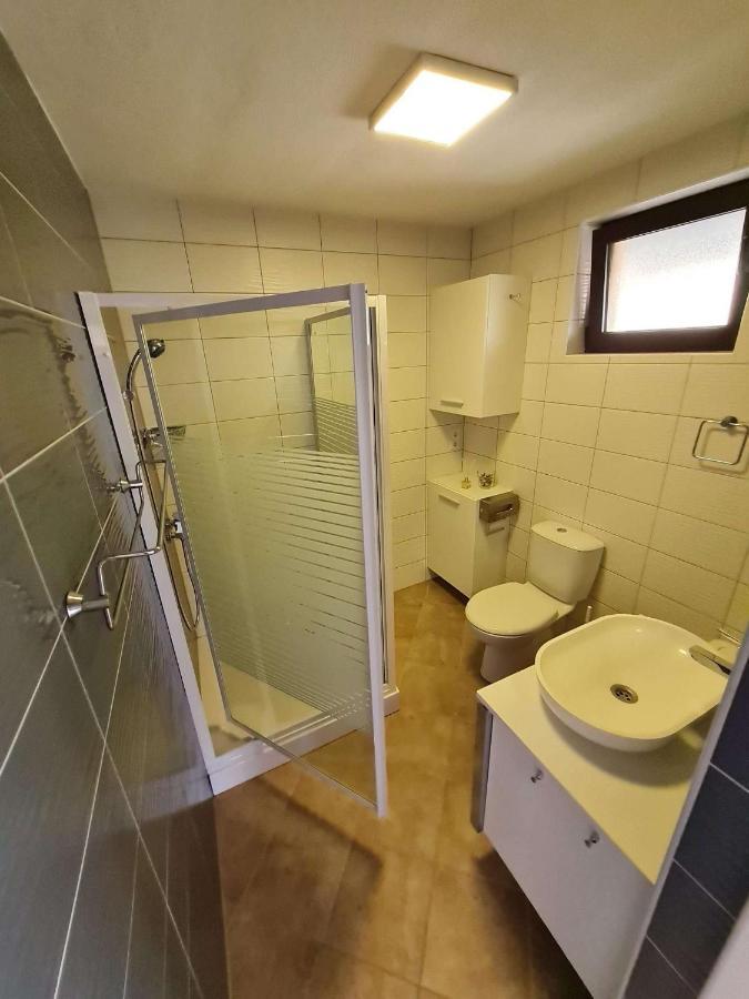Apartmani Lovre I Zara Екстер'єр фото