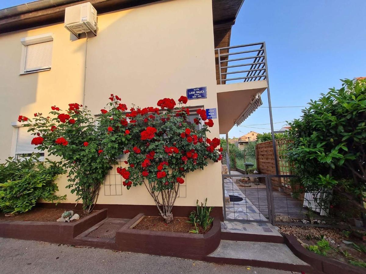 Apartmani Lovre I Zara Екстер'єр фото