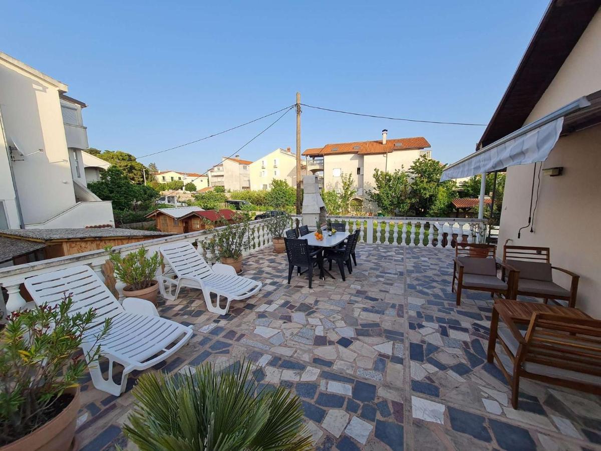 Apartmani Lovre I Zara Екстер'єр фото