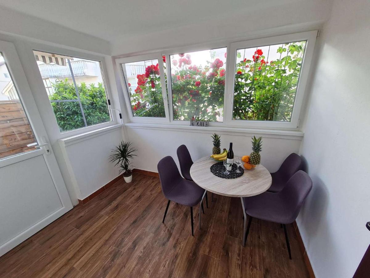 Apartmani Lovre I Zara Екстер'єр фото
