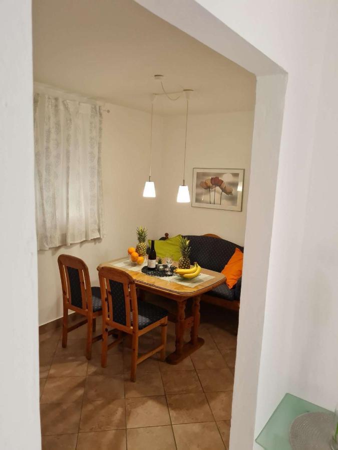 Apartmani Lovre I Zara Екстер'єр фото