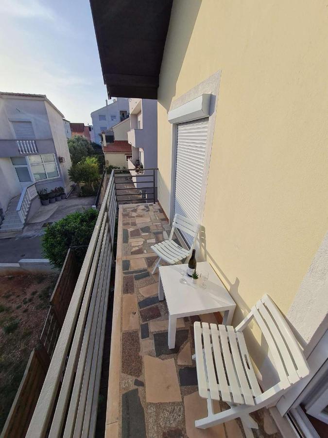 Apartmani Lovre I Zara Екстер'єр фото