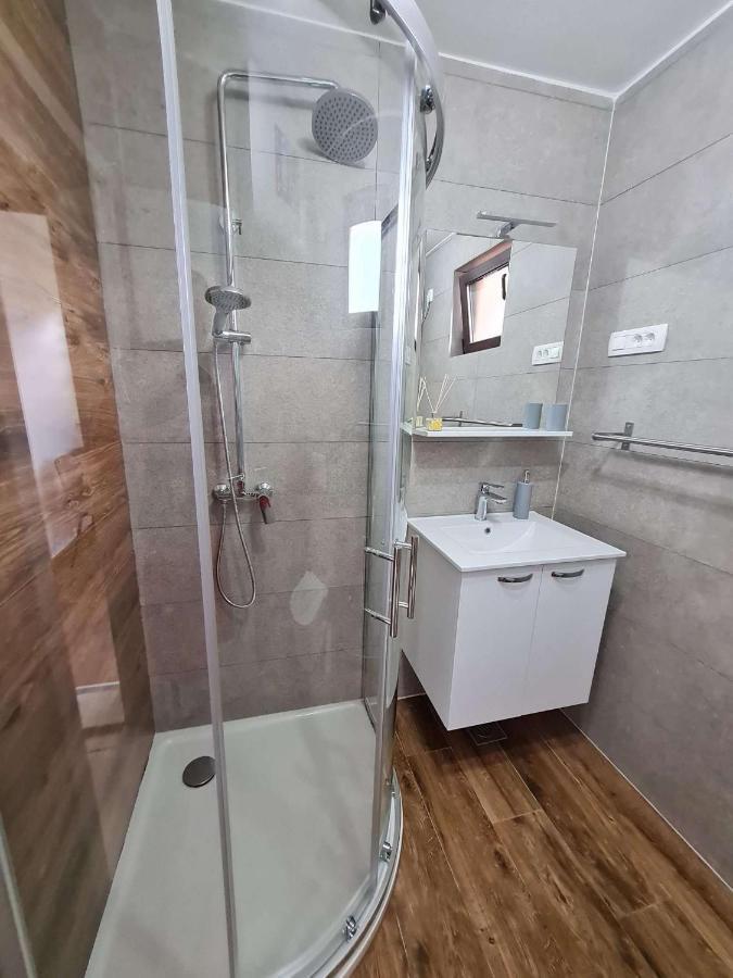 Apartmani Lovre I Zara Екстер'єр фото
