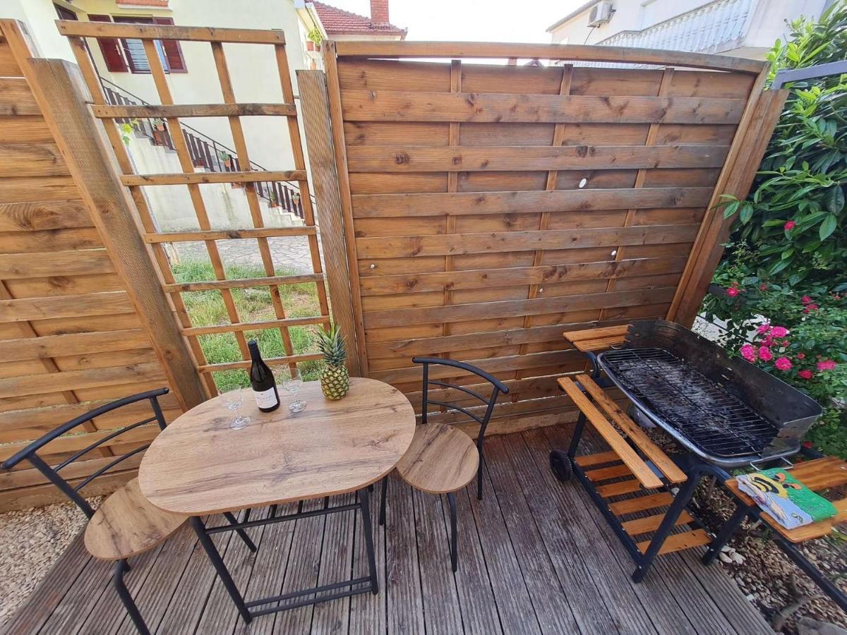 Apartmani Lovre I Zara Екстер'єр фото