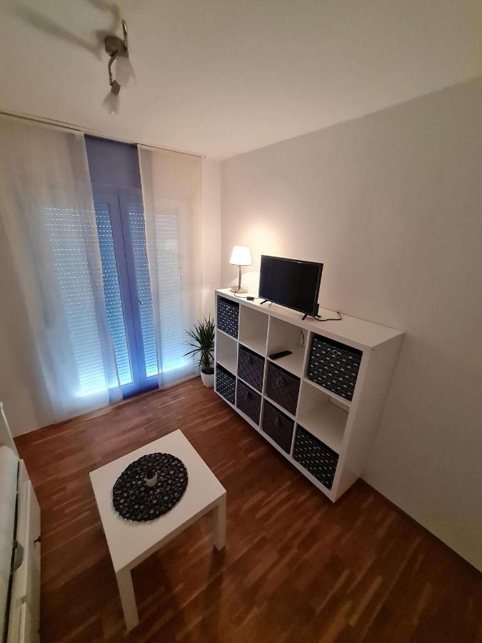 Apartmani Lovre I Zara Екстер'єр фото