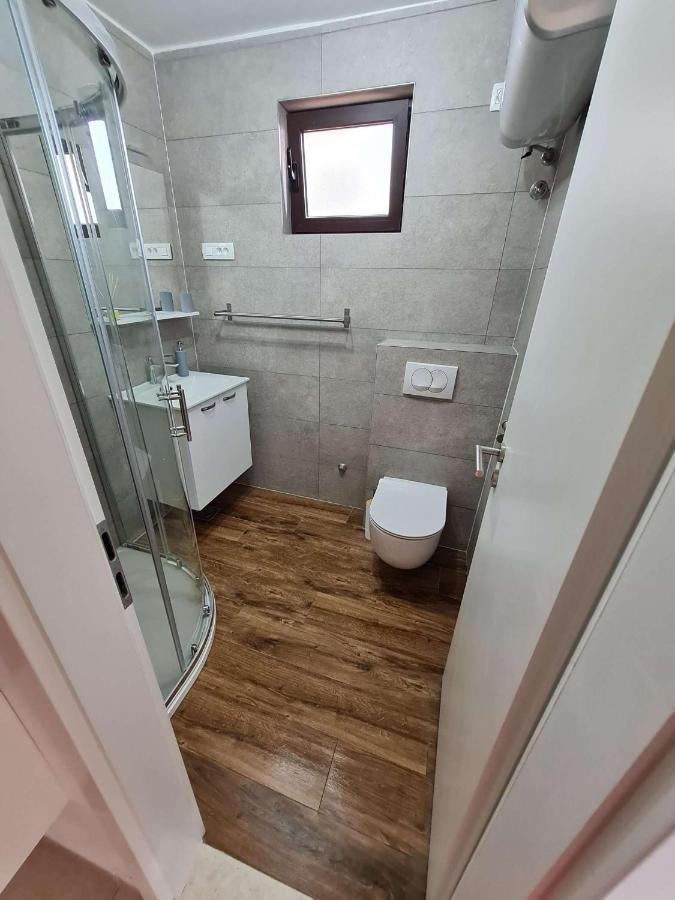 Apartmani Lovre I Zara Екстер'єр фото