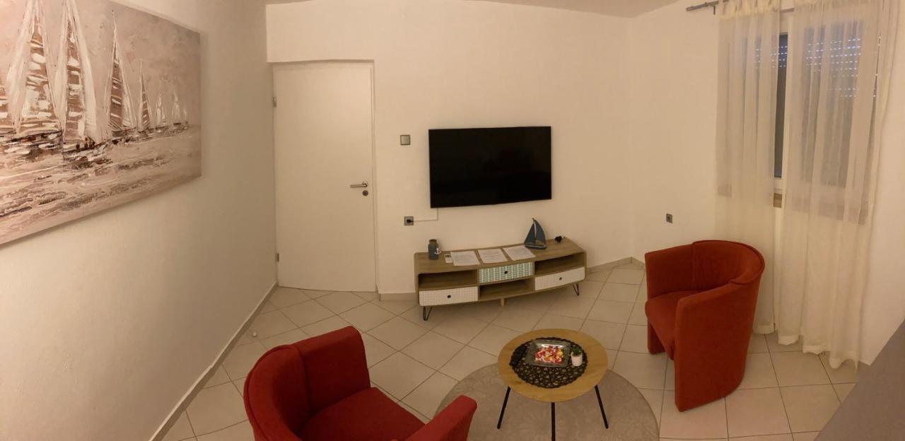 Apartmani Lovre I Zara Екстер'єр фото