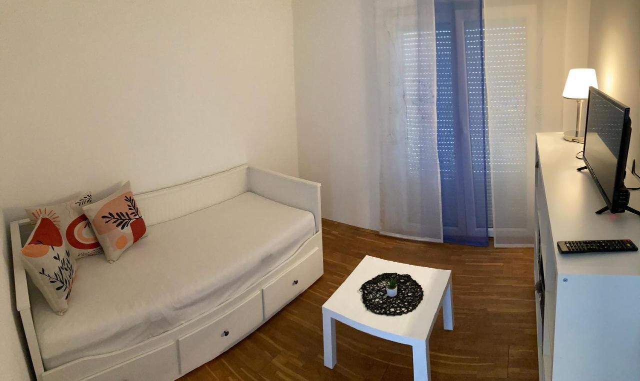 Apartmani Lovre I Zara Екстер'єр фото